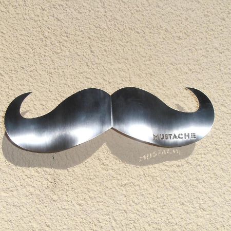 Mustache Studio Оурен Экстерьер фото