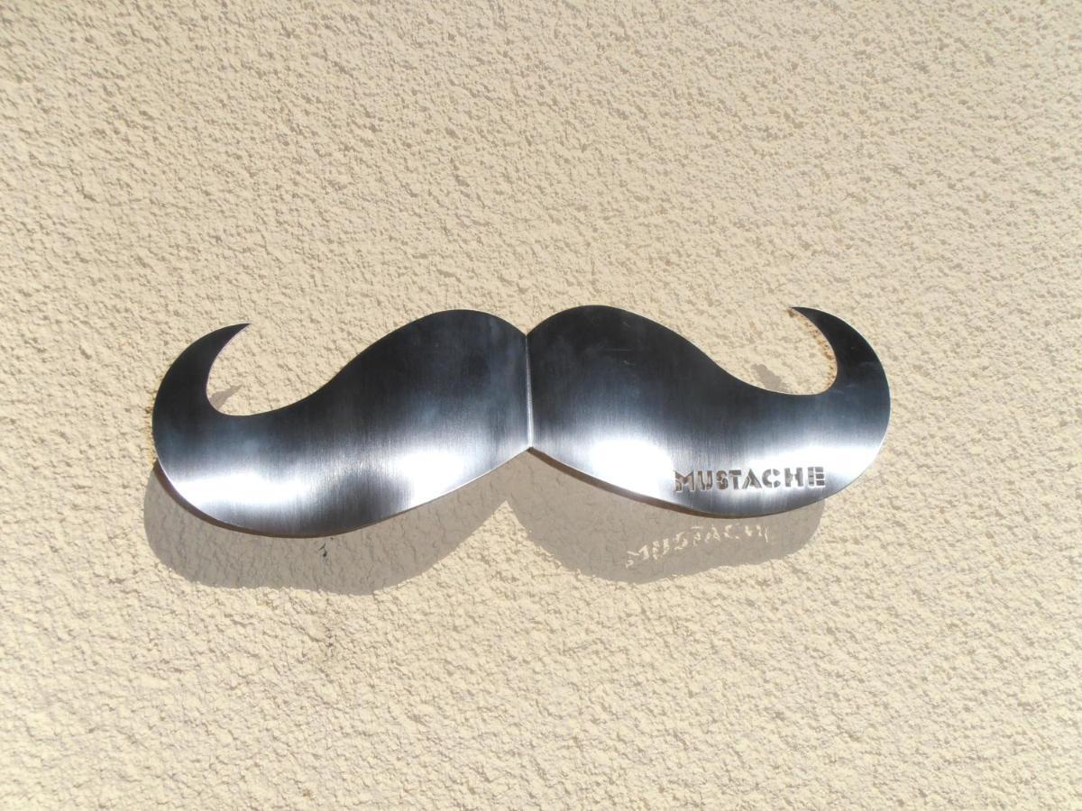 Mustache Studio Оурен Экстерьер фото